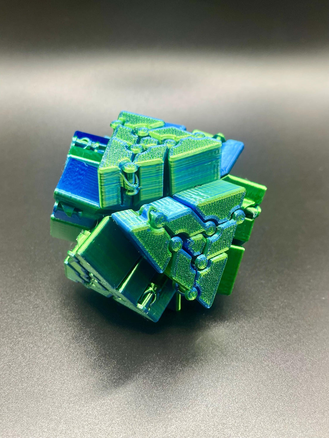 Tri-Flex Fidget Toy – Geometric Kinetic Fidget with Satisfying Motion