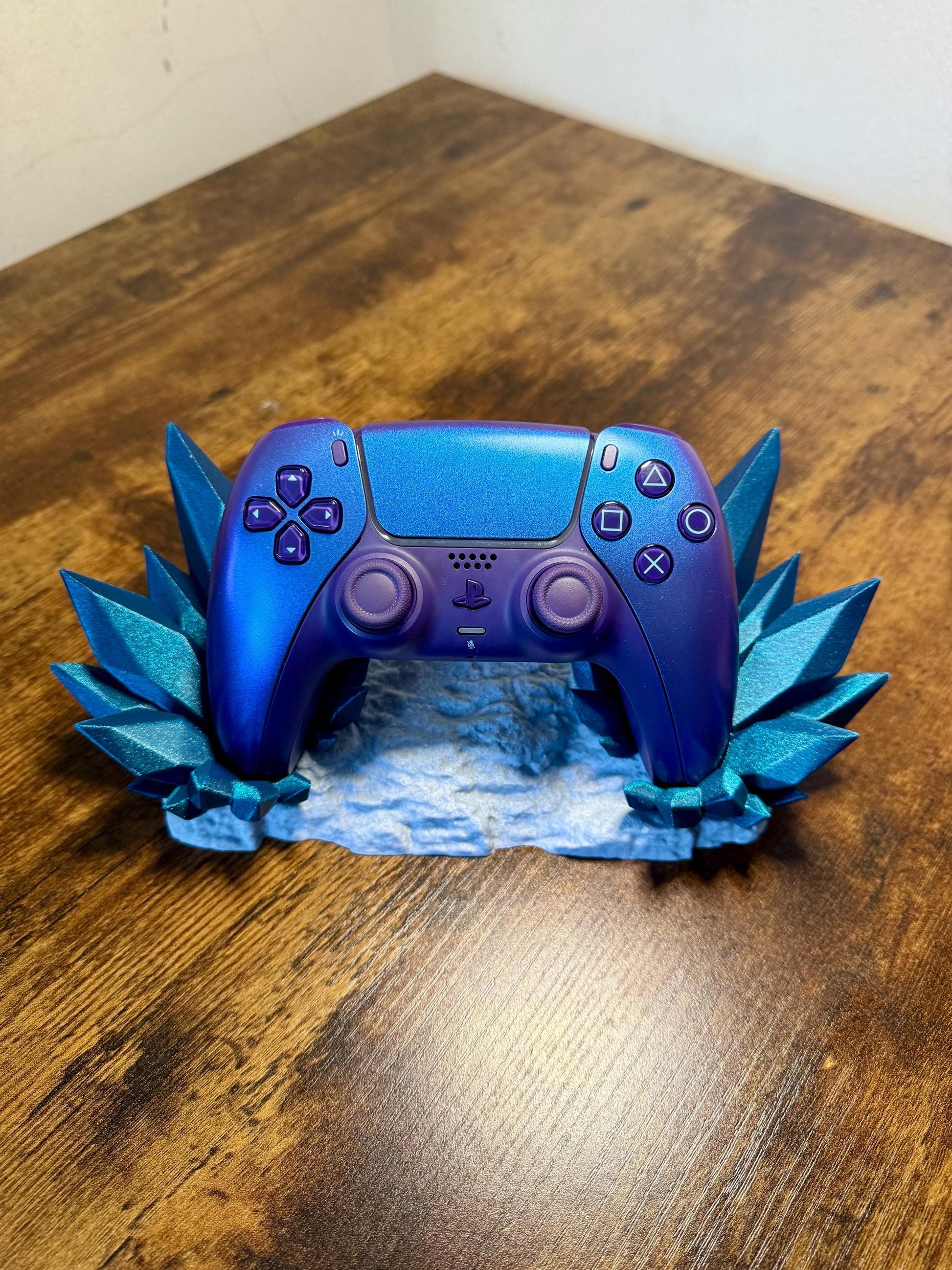 Crystal PS5 Controller Stand – Vibrant Gaming Accessory, 3D Printed Display Dock, Custom Colour Options