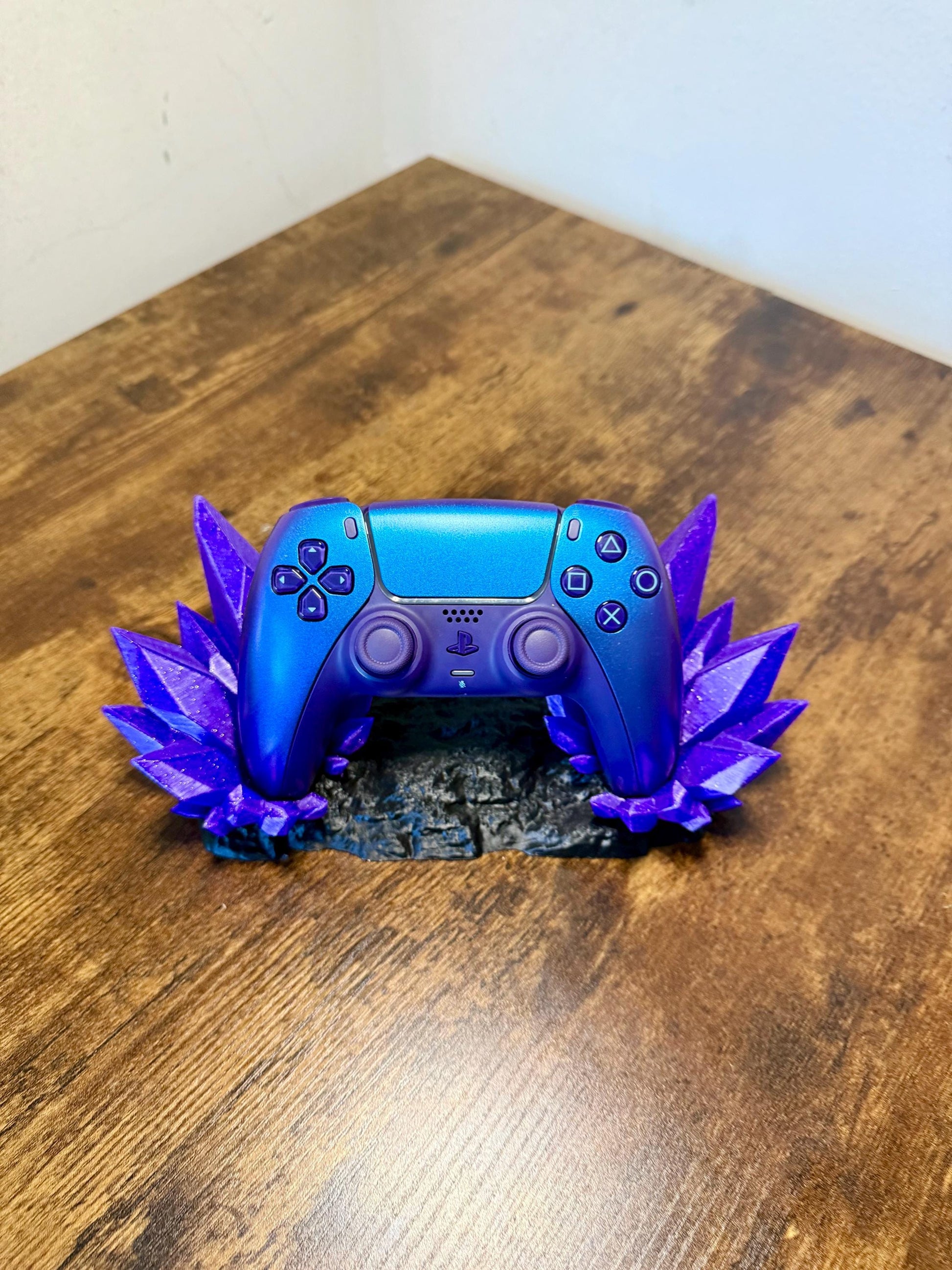Crystal PS5 Controller Stand – Vibrant Gaming Accessory, 3D Printed Display Dock, Custom Colour Options with purple crystals.