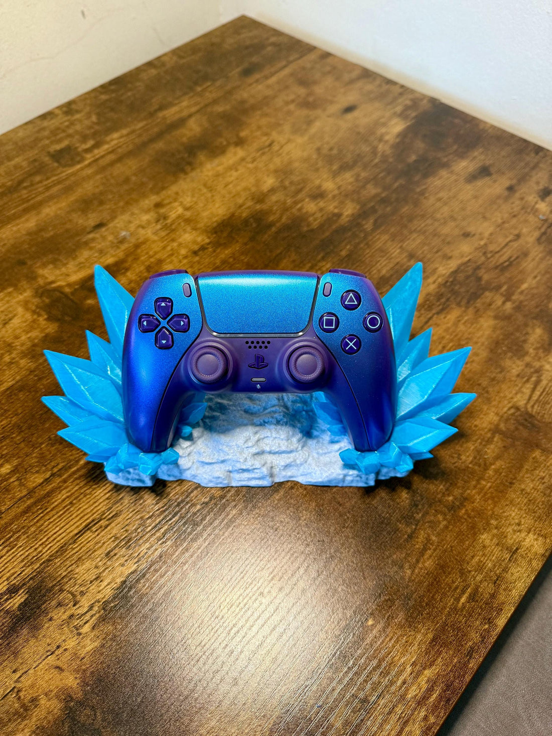 Crystal PS5 Controller Stand – Vibrant Gaming Accessory, 3D Printed Display Dock, Custom Colour Options featuring two controllers.